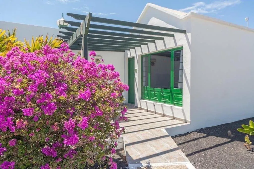 別荘 Bandama 14! 2 Bedroom Newly Renovated Bungalow, Los Pocillos, Puerto Del Carmen.